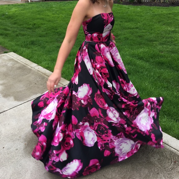 Dresses & Skirts - Pink & Black Floral Formal Prom Dress 💃